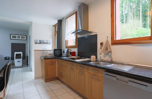 Plelo House | Annexe du Petit Echo de la mode – Nature Gîte with Private Garden, Billiards, Wi-Fi, Wood Stove