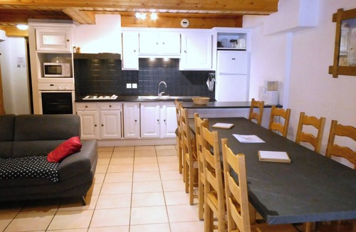 Saint-Martin-de-Belleville Apartment | apartment "myosotis" in chalet 20 m from the ski lift of the village and shops
