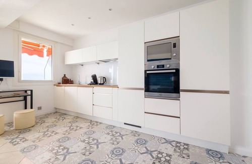Cros-de-Cagnes Apartment | Apartment Angelina with Sea View, Private Terrace and Wi-Fi
