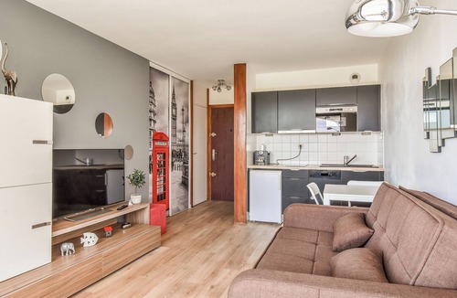 Saint-Laurent-du-Var Apartment | Apartment with terrace and garage in St-Laurent