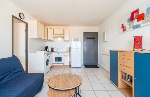 Narbonne-Plage Apartment | Apartment 'Les Balcons De La Méditerranée' with Sea View and Balcony