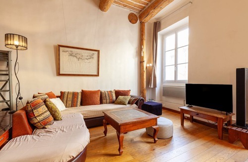 Opera Apartment | Apartment 'Les Mats Du Port' with Wi-Fi and Air Conditioning