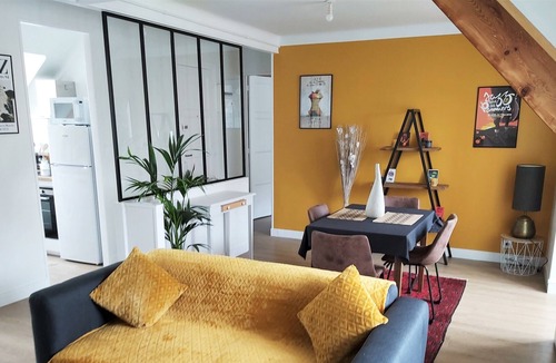Coutances Apartment | Apartment-Modern-Ensuite-City View