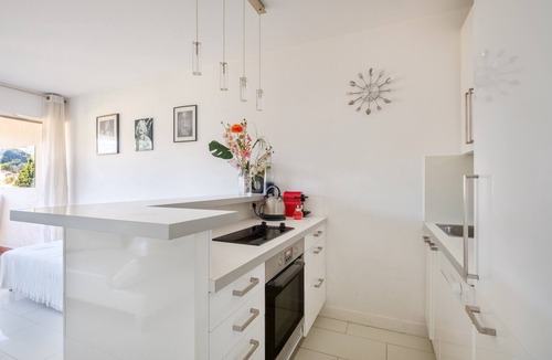 California - Pezou Apartment | Apartment 'Sea and Sky 6 Personnes' with Mountain View, Private Terrace and Air Conditioning