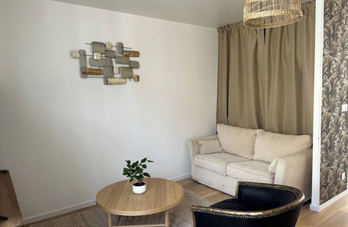 Vire Apartment | Appartement Lumineux et Calme Avec Terrasse et Jardin Dans Centre Ville de Vire