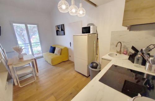 Les Sablettes Apartment | Appartement T3 mezzanine, plage des Sablettes à 300 m !