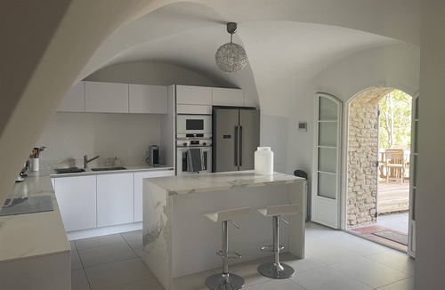 L'Isle-sur-la-Sorgue House | Authentic renovated Mas provençal in L'Isle sur la Sorgue12 pers 5 bdrm 4 bath/shower room