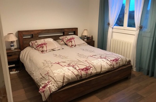 Pont-Saint-Martin House | Aux Coquelicots Sauvages, Chambres d'Hotes