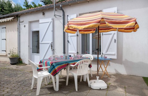 La Rogere House | Beach 200m away, house for 4