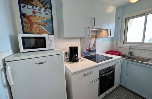 Saint-Jean-de-Monts Apartment | Beachfront 2-Bed Apt with Ocean View, Close to Amenities, Sleeps 6
