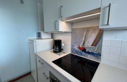 Saint-Jean-de-Monts Apartment | Beachfront 2-Bed Apt with Ocean View, Close to Amenities, Sleeps 6