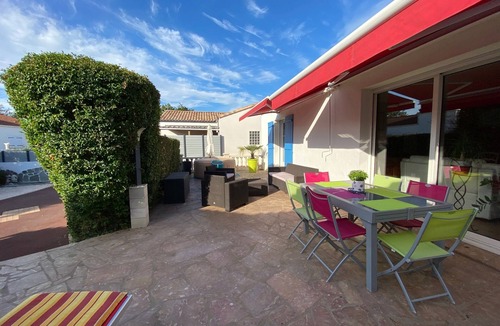 Bretignolles-sur-Mer House | Beautiful 6/8 person house 200m from the sea+ large shared swimming pools