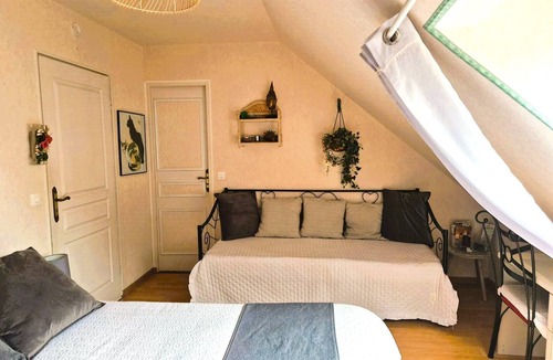 Auffreville-Brasseuil Bed & Breakfast | Bed and Breakfast 'Chambres D'hôtes Les Hauts De La' with Shared Terrace, Wi-Fi and Air Conditioning