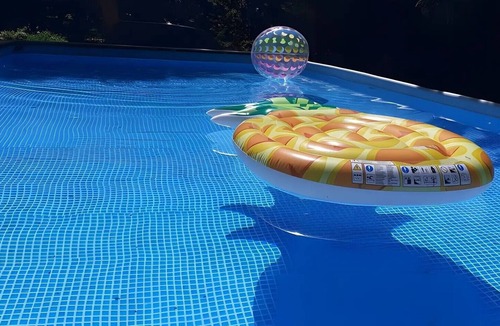 Chitenay Bed & Breakfast | Bed and Breakfast 'Chambre Quadruple' with Shared Pool, Shared Terrace and Wi-Fi