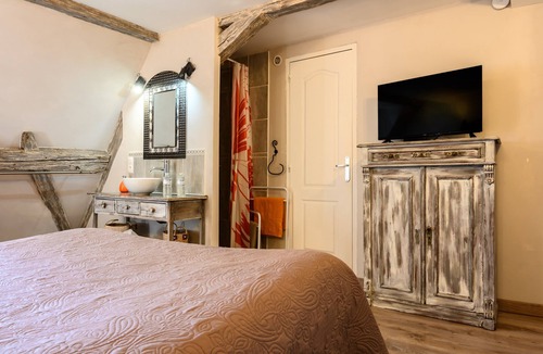 Beblenheim Bed & Breakfast | Bed and Breakfast 'Demeure D'antan - Chambre Esmeralda' with Shared Terrace, Shared Garden and Wi-Fi