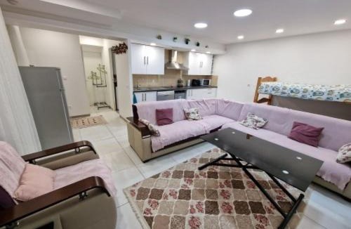 Up 1.5 Saint-Ferreol Apartment | besac studio between city center and Minjoz Hospital
