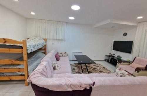 Up 1.5 Saint-Ferreol Apartment | besac studio between city center and Minjoz Hospital