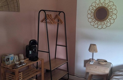 Neffies Bed & Breakfast | Between the sea and the mountains, a quiet independent room with a view!
