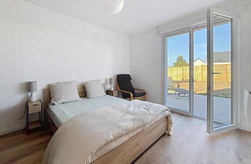 Kervignac Apartment | Bright apartment with a garden, perfect for the beaches and exploring Morbihan