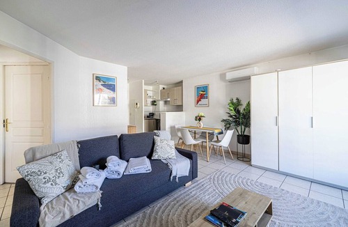 Prado - Republique Apartment | Bright One bedroom Apt with Parking and Terrace