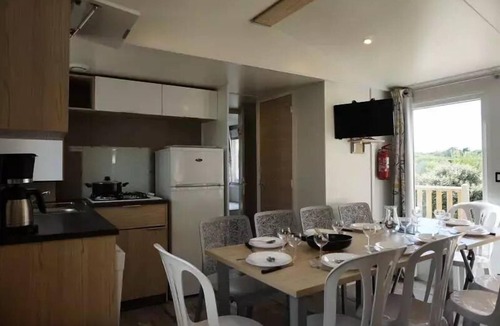 Givrand House | C- Mobil-home Quatro - 4 bedrooms 2 shower rooms 8 to 10 persons - 8 pers. included in the price