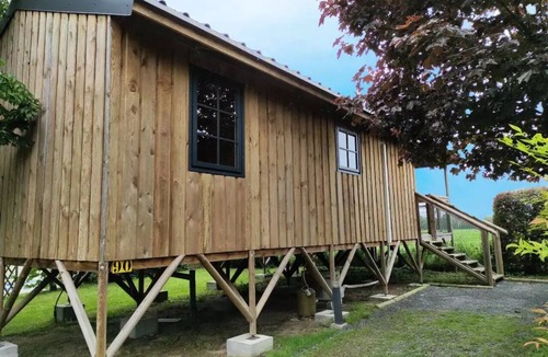 Saint-Laurent-sur-Sevre Cabin | Campsite Le Rouge Gorge* * - CABANE LODGE PREMIUM BORA BORA 3 CH 7 PERS CLIM TV LAVE VAISSELLE 7 persons