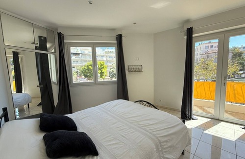 Prado - Republique Apartment | Cannes City Center – Spacious 3-bedroom apartment with a terrace