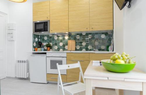 Vernier Apartment | Casa Madere- Idéal Couples - Central & cosy -Train station - Tram & Supermarkets-Balcony- Washing-machine-AC
