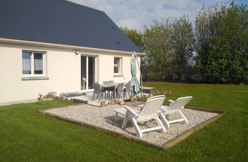 Pluduno House | Castel Breizh : bungalow 3* for 2/6 P in a quiet area 8 km from the beach.WIFI