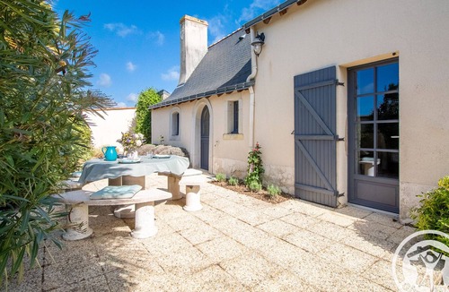 Morannes Cottage | Charming cottage with garden, near water activities