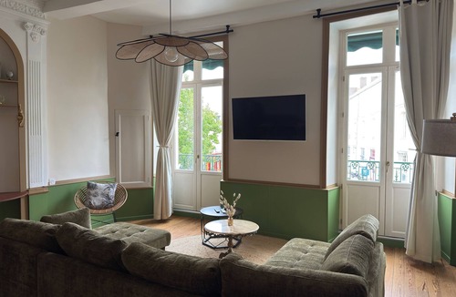 Chateau-Gontier Apartment | Charming apartment ideal for family, friends or business.