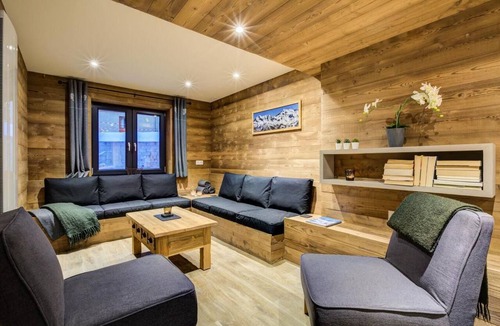 Plagne 1800 Ski Chalet | Chalet, 50m from resort center, 2nd floor, balcony, tv, ski locker, 150m², La Plagne