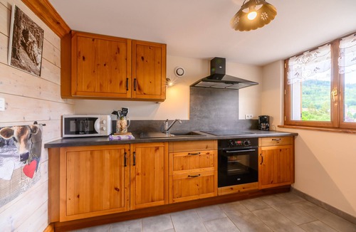 Cornimont Ski Chalet | Chalet 'La Sportive' with Mountain View, Private Garden and Wi-Fi