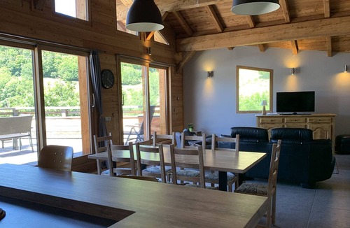 Huez-en-Oisans Ski Chalet | Chalet Sarenne 12 pers jacuzzi 50m from the slopes