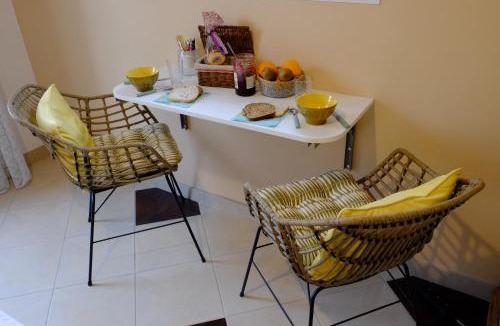 Fontenay-sur-Mer House | Chambre indépendante entre mer et marais du littoral, Salle de bain et WC privatifs , kitchenette et terrasse partagées