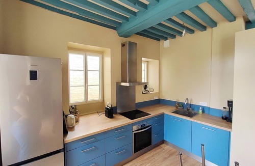 Hermanville-sur-Mer Villa | Character House near D-Day Beaches - Château Estate, 9 pers