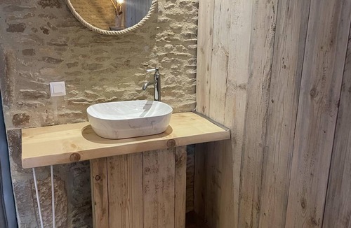 Le Bu-sur-Rouvres House | Character room
