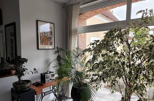 Uzan House | Charming Air-Conditioned House –Pyrenees Views, Tennis & Large Garden (Sleeps 8)