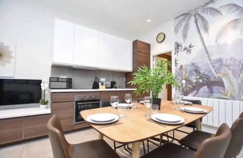 Saint-Vincent-de-Paul Apartment | Charming Apartment -3br/6p-gare du Nord/montmartre