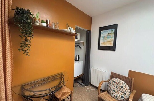 Ifs Apartment | Charming bedroom with garden in Ifs