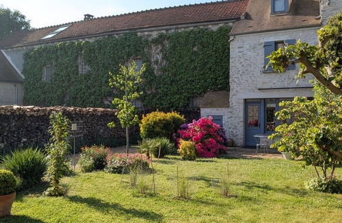 Montainville Cottage | Charming cottage in Montainville with garden, terrace and TV