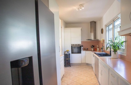 Les Baraques House | Charming family home with a pool