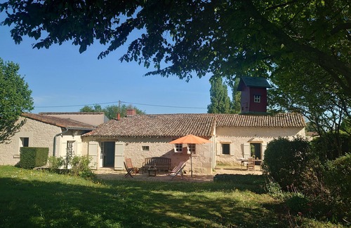 Saint-Macaire-du-Bois House | Charming farmhouse, sleeps 6, 3 bedrooms (2 suites), quiet location, garden, parking