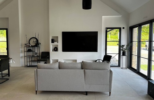 Change House | Charming, fully renovated house just 12 minutes from the 24-hour race circuit