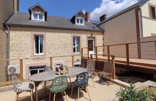 Le Mele-sur-Sarthe Cottage | Charming house for 8, close to leisure activities