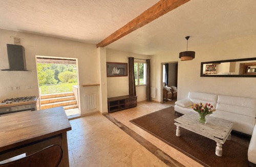 Le Bar-sur-Loup Cottage | Charming Private Cottage with Garden & Parking in Bar-sur-Loup