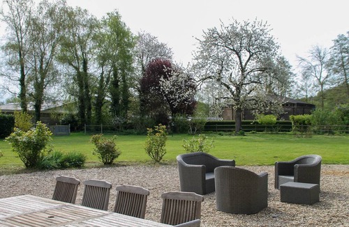 Beauchamps Ski Chalet | Charming stone house 13 p, private garden & fireplace near Baie de Somme