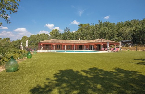 Saint-Paul-en-Foret Villa | Charming villa for up to 15 people in the Var region of France