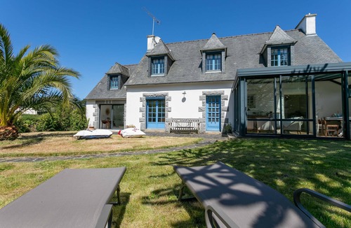 Locquirec House | Charming Villa 'L'hermine' with Sea View, Private Terrace & Wi-Fi