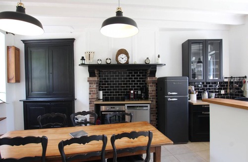 Sainte-Marie-du-Mont Cottage | Chic renovated house, 2 bedrooms, enclosed garden in Sainte-Marie-du-Mont